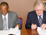 Ashley Mabogoane, CEO of New Seasons Investments (left) and Rainer Blickle, joint owner and managing director of SEW Eurodrive, sign the BEE contract